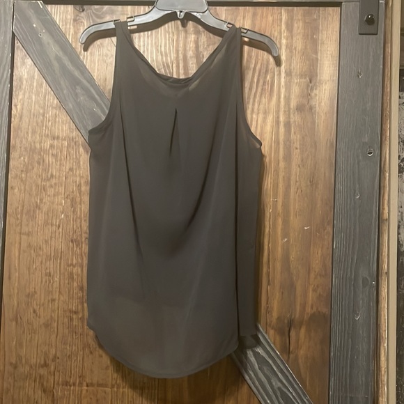 Sleeveless top with sheer back - Picture 4 of 5